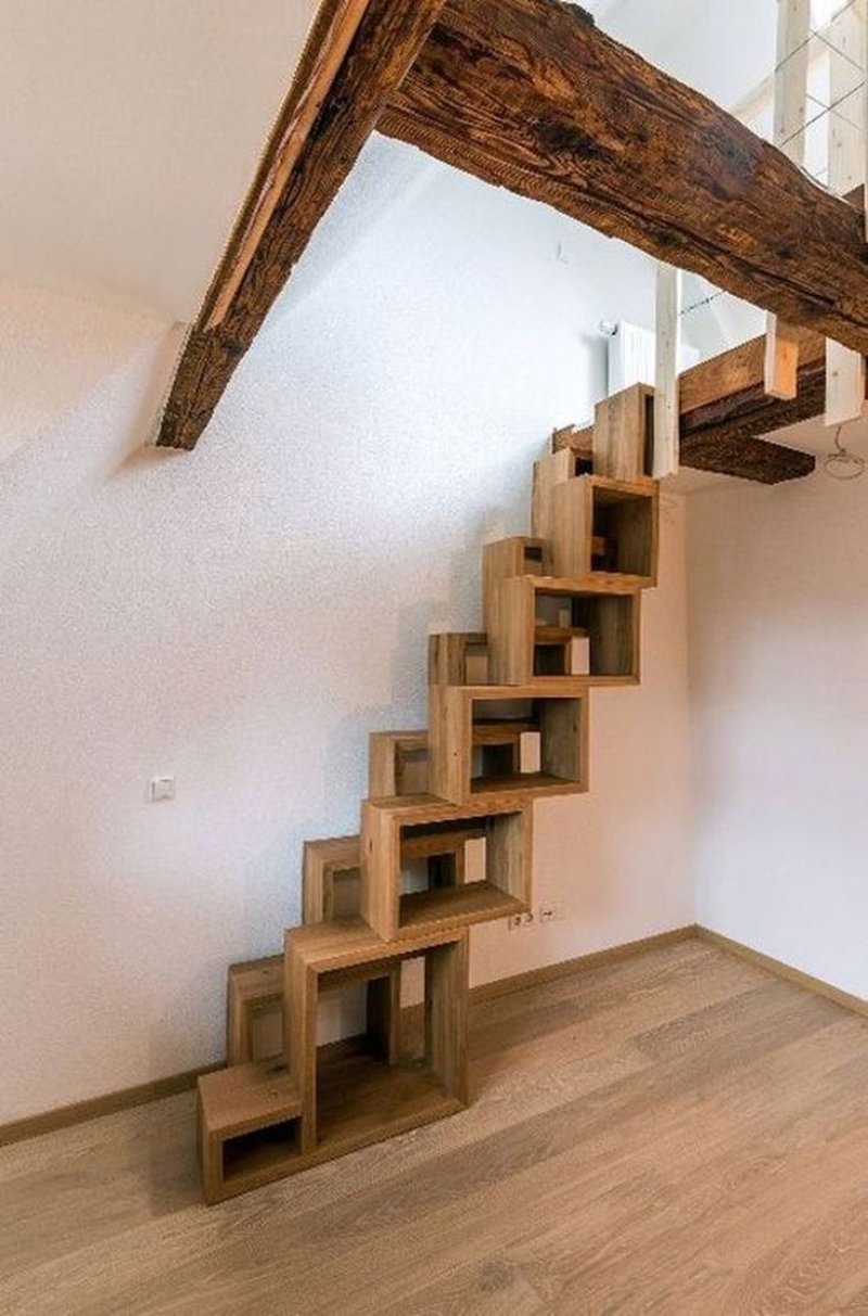 Compact staircase to the second floor