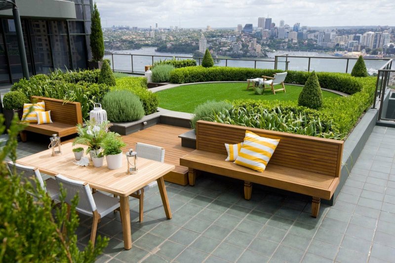 Operated roof of the terrace