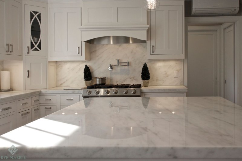 Neoclassica kitchens half marble white