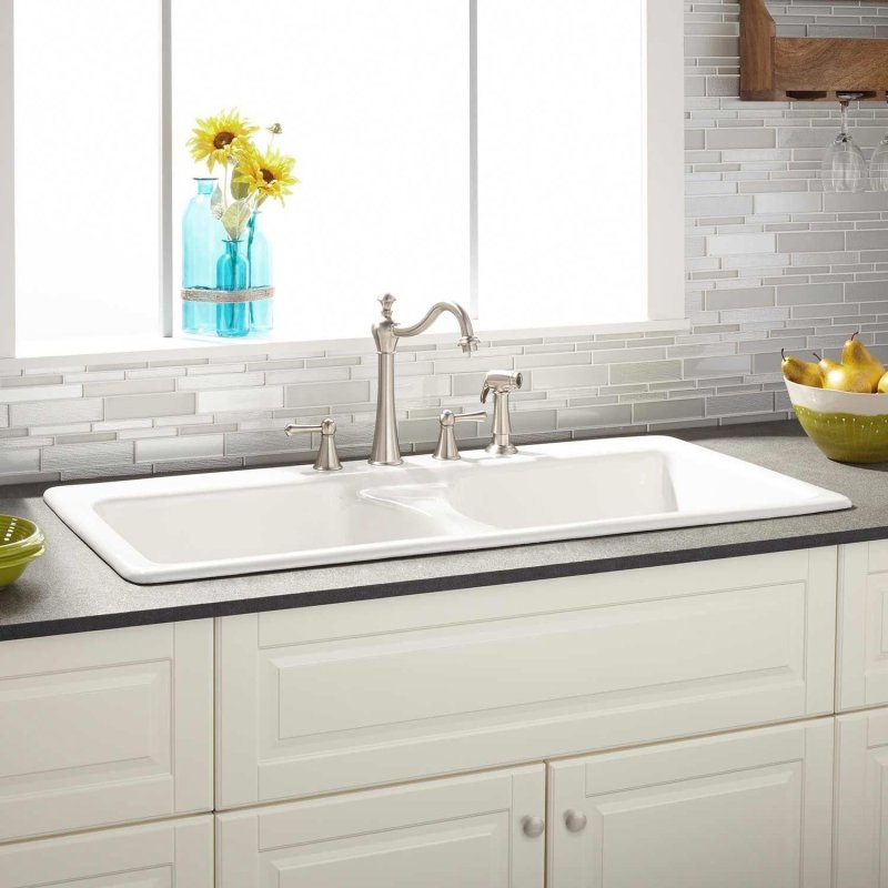 Sink in the interior of the kitchen