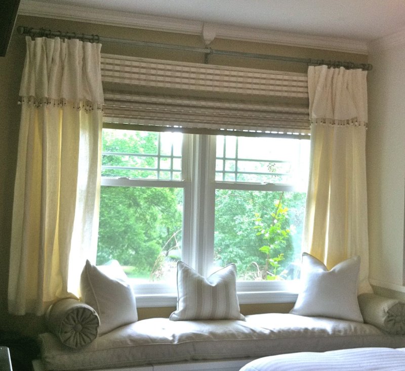 Short curtains in the interior