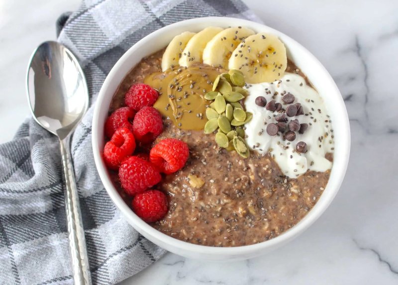 Chocolate oatmeal with banana