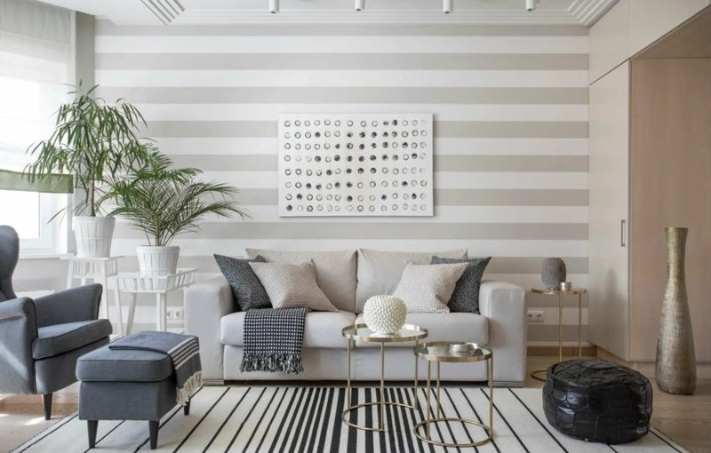 Horizontal stripes in the interior