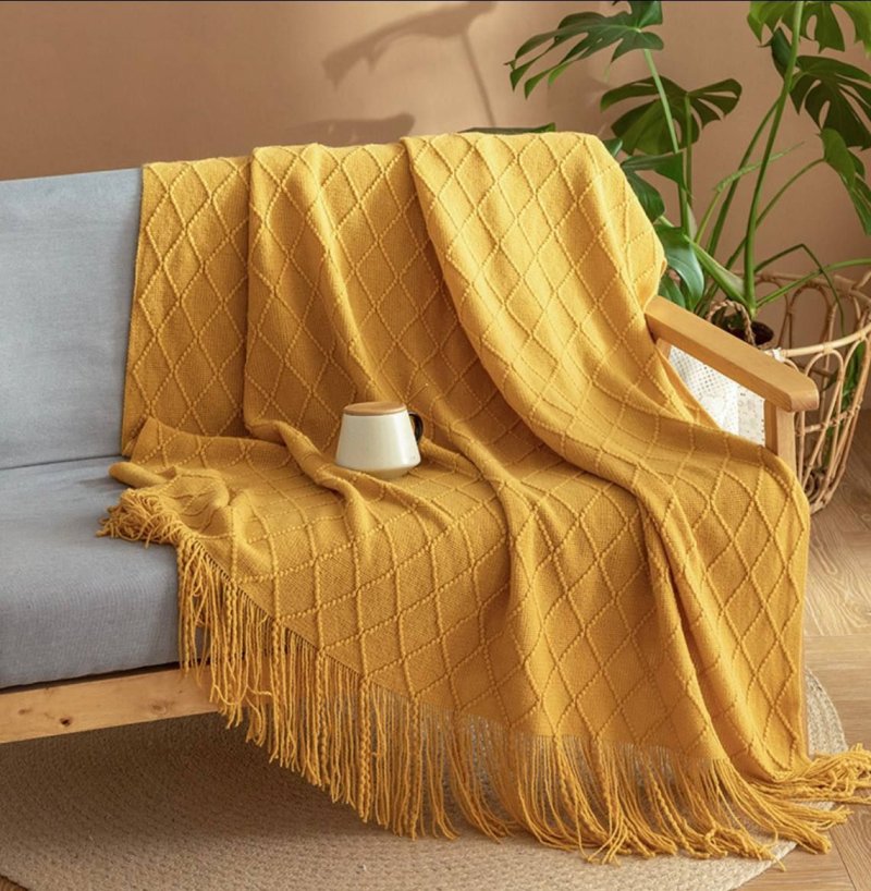 Knitted blanket with tassels