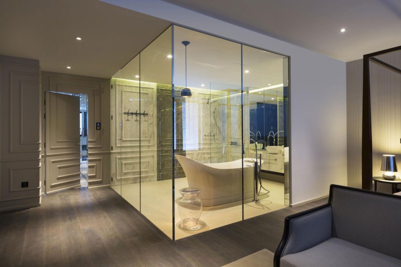 Glass partition in the interior