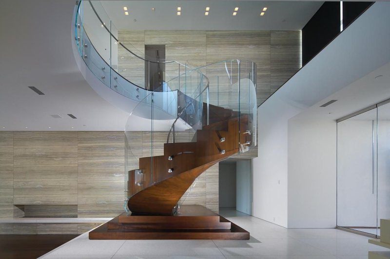 Glass screw staircase