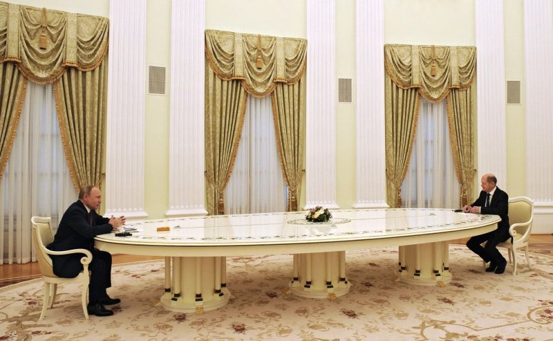 Putin is a long table