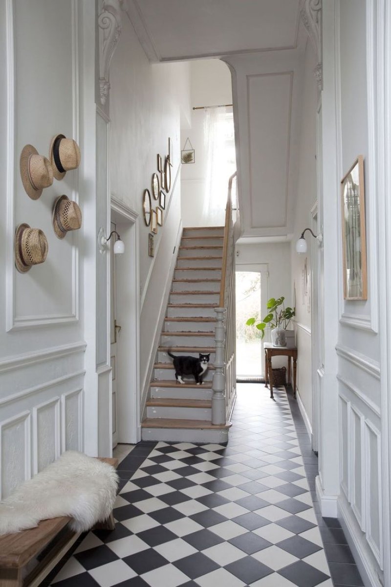 Victorian -style hallway