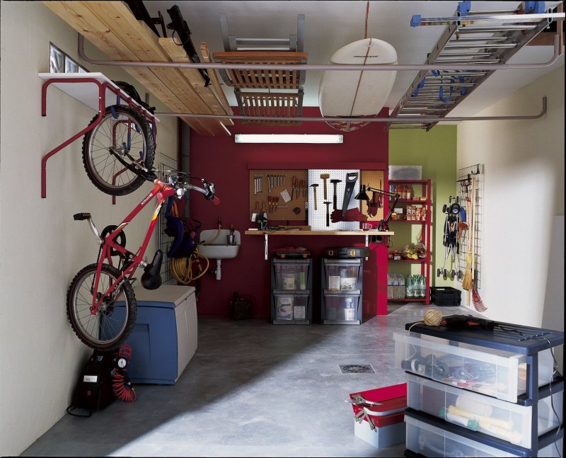 Equip the garage inside with your own hands