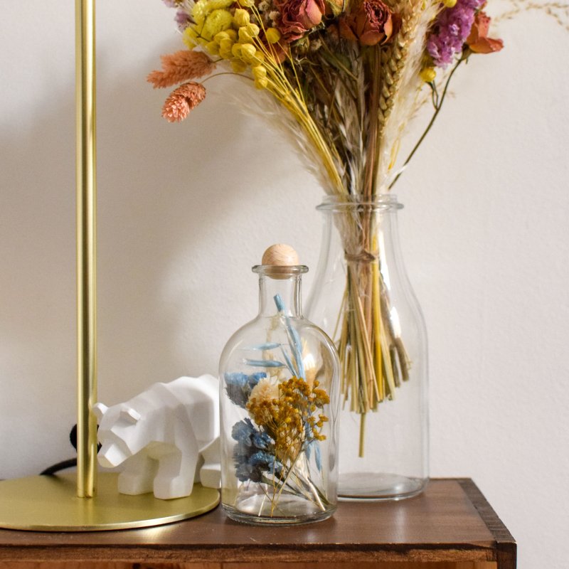 Vase with dried flowers in the interior