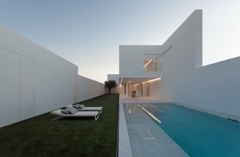 Fran Silvestre House on a Rock