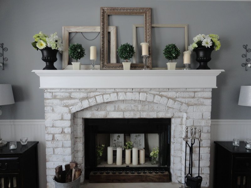 Decor of the fireplace shelf