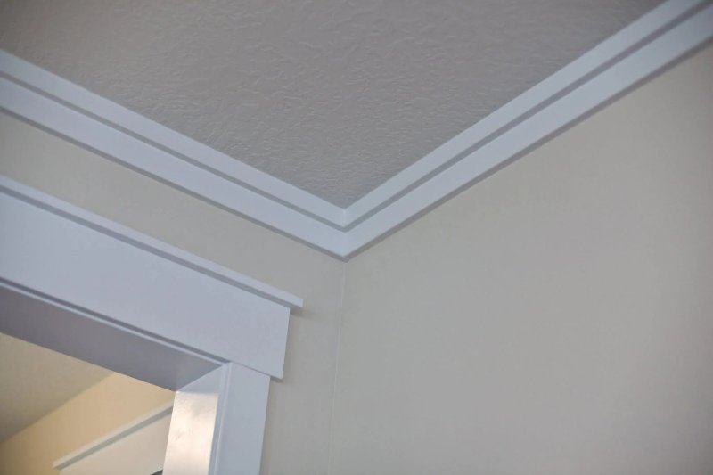 Ceiling skirting boards