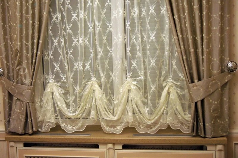 Austrian curtain