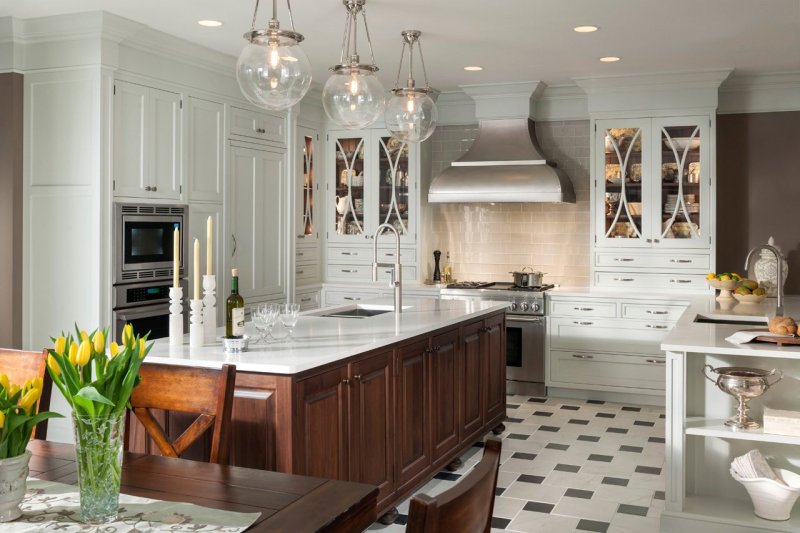 Kitchen-dining room with a neoclassic island