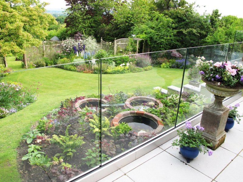 Glass fencing of the terrace