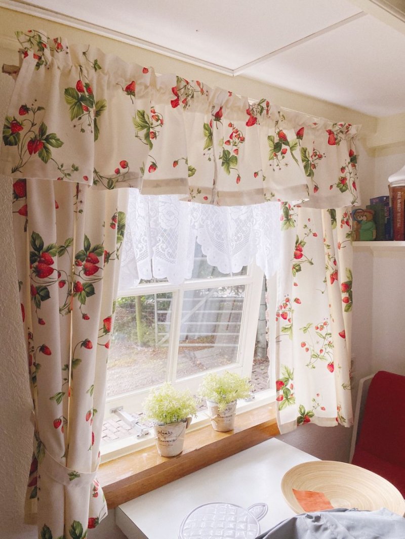 Curtains in the kitchen in country style