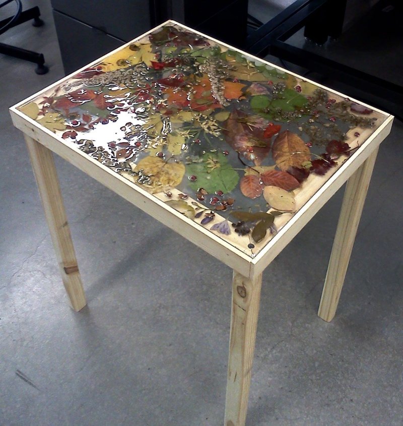 Decoupage of the coffee table