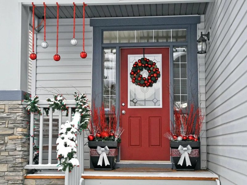 New Year s decoration of the porch