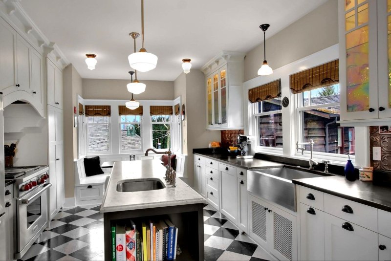 Black white tiles in the kitchen