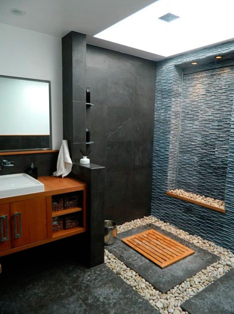 Bathroom with pebbles