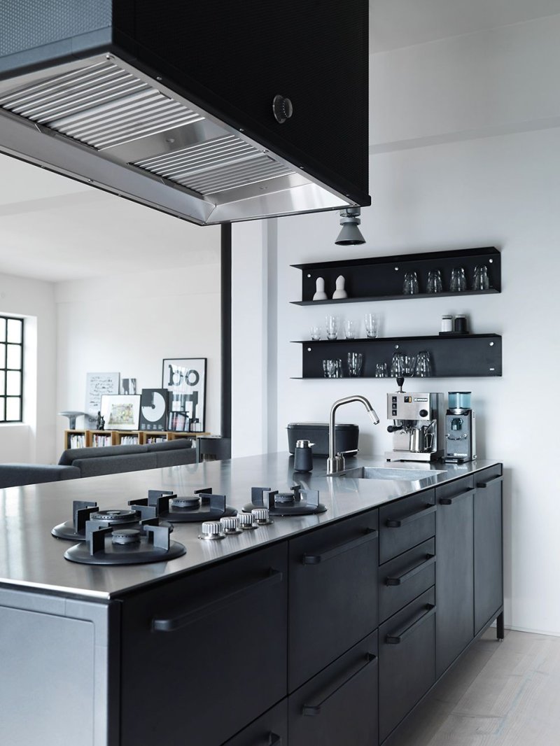 Black -style kitchen