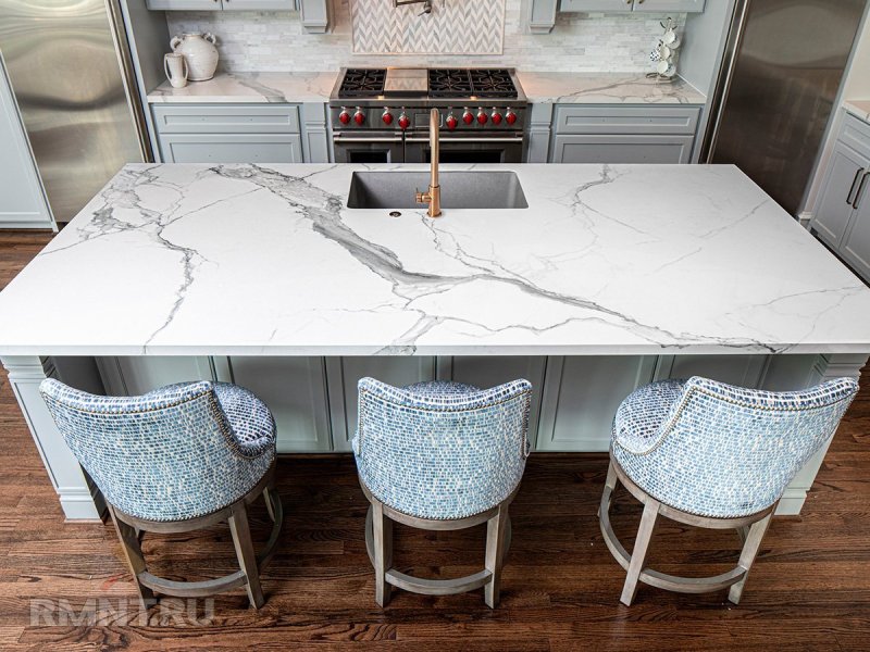 White kitchen with a marble tabletop