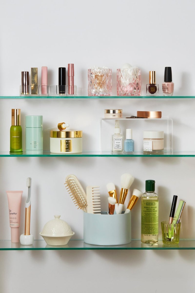 Shelf for cosmetics