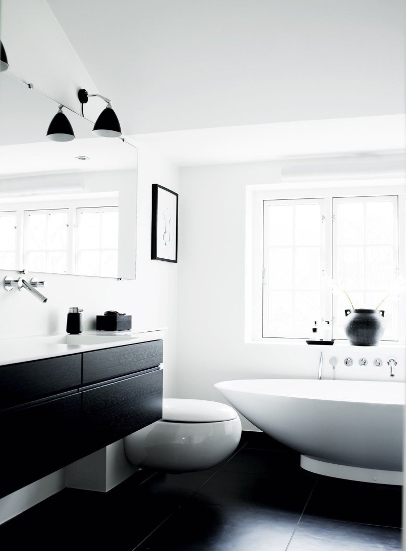 Black white bathroom