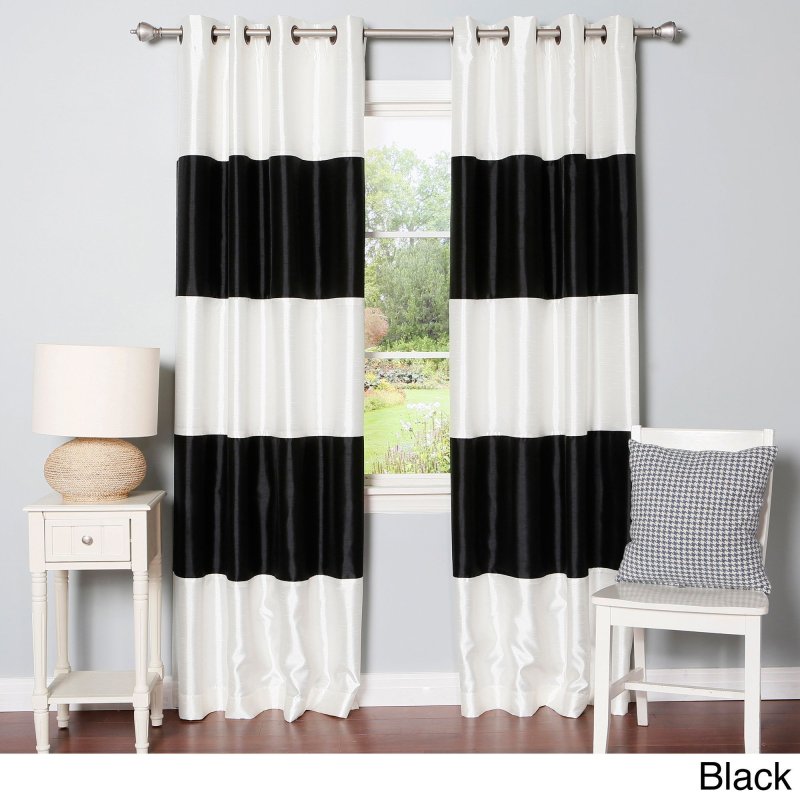 Striped curtains in the interior