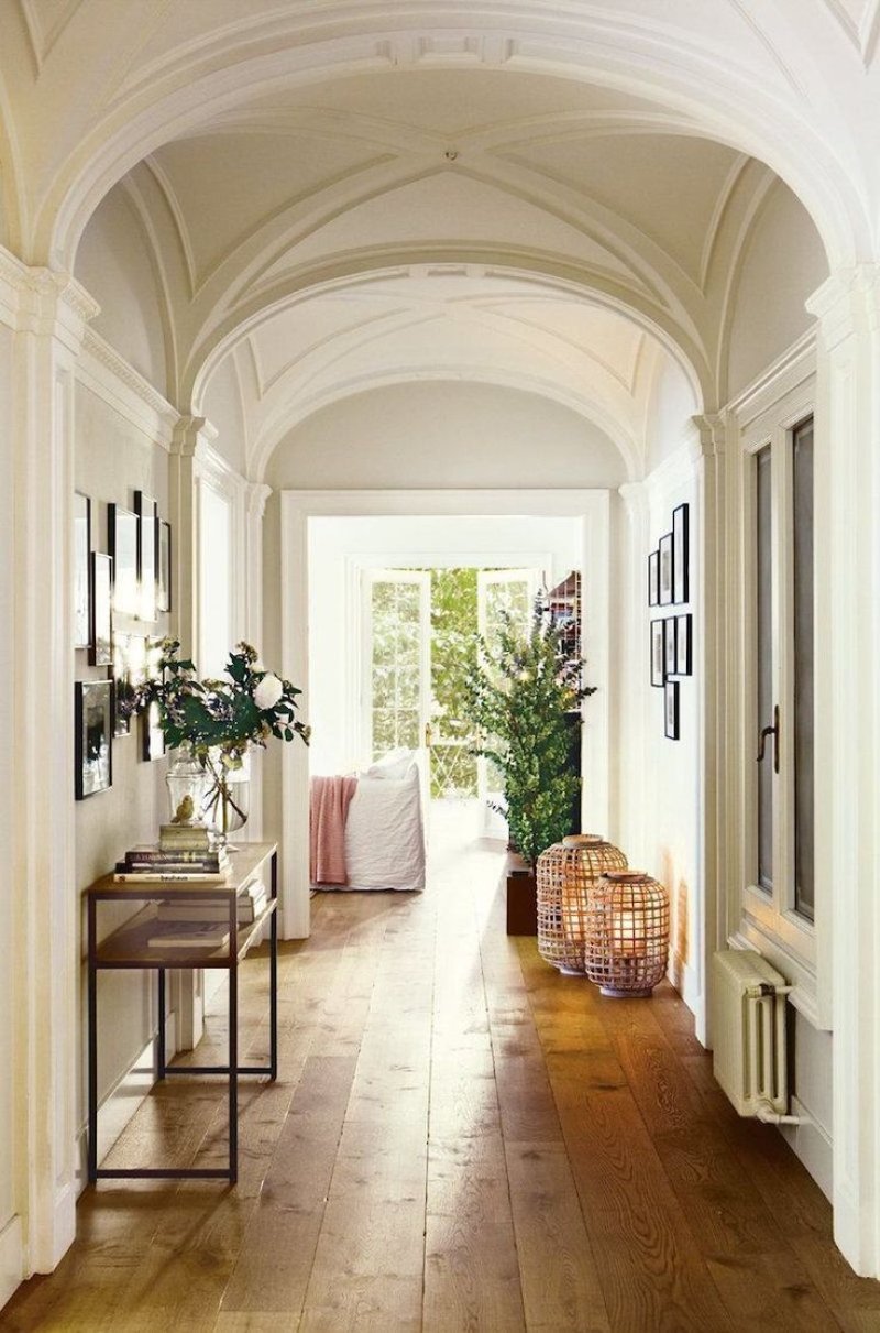 Arch design in the hallway