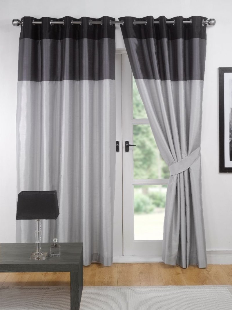 Dark gray curtains in the interior