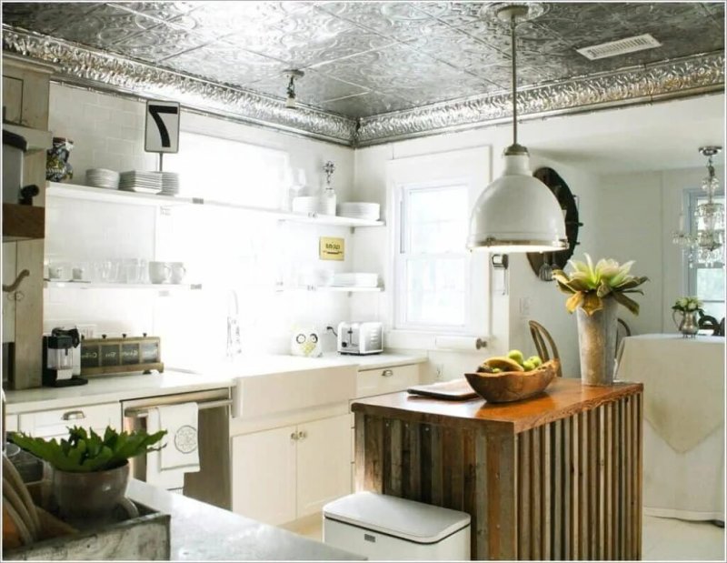 Ceiling decor in the kitchen