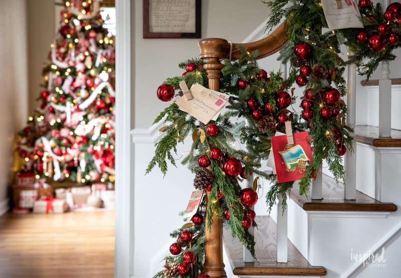 Decorate the stairs by the New Year