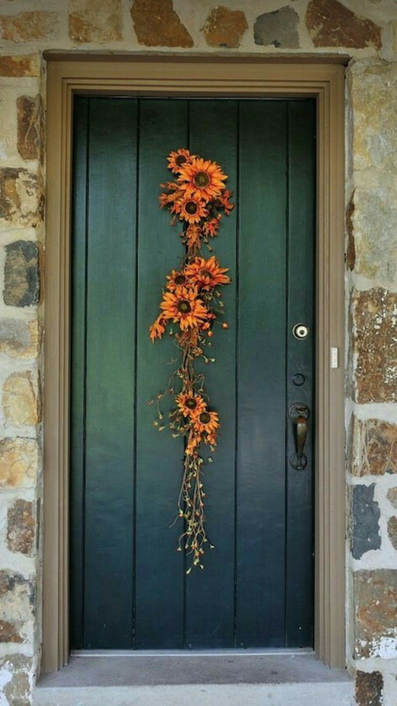 Decoration of the front door