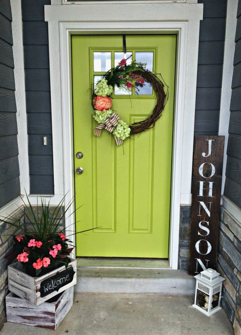 The decor of the front door