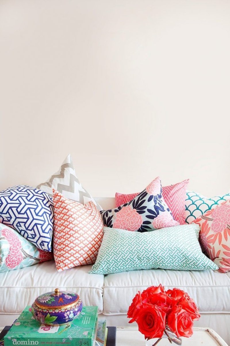 Decorative pillows in the interior