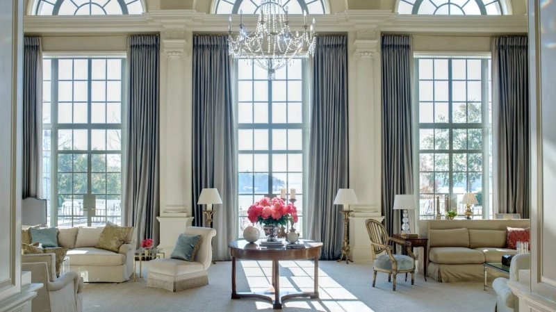 Living room with arched windows