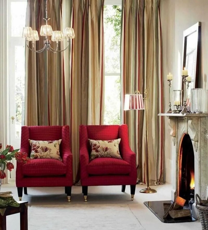 Red curtains in the interior