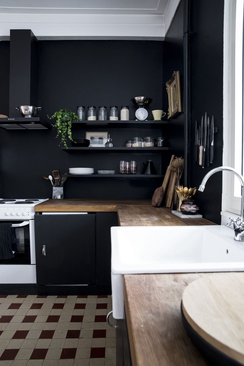 Black wall in the kitchen