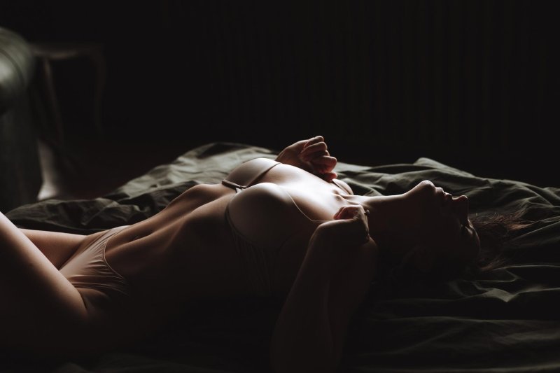 Nude photo shoot for virtual