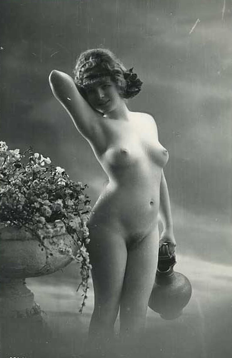 Vintage naked women
