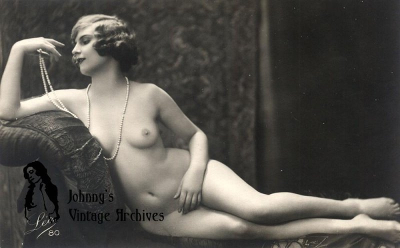 Vintage naked women