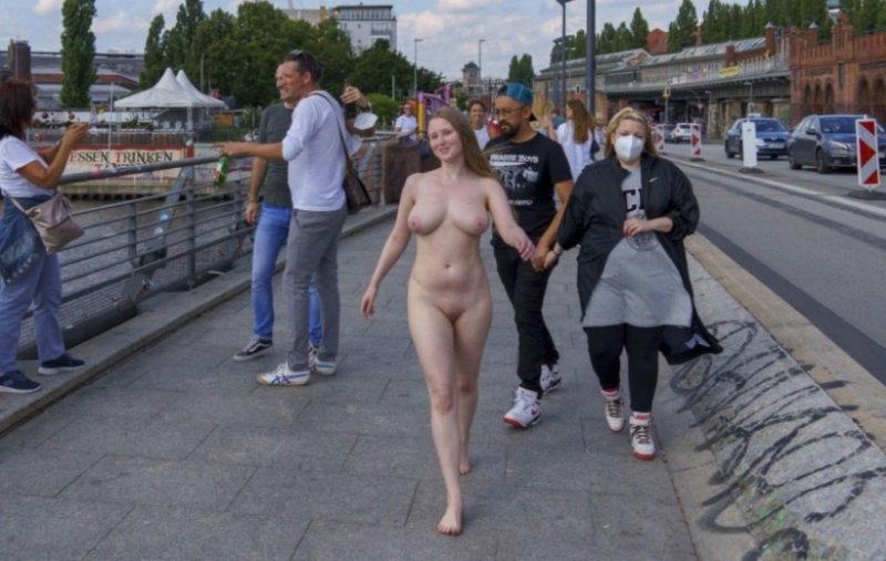 It walked naked along the street