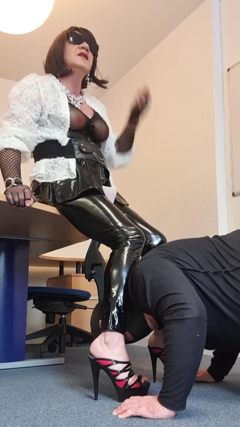 Crossdresser blowjob