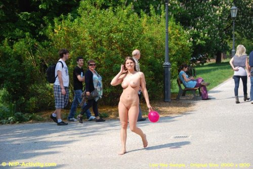 Erotic photo shoot in Prague Naked on the street