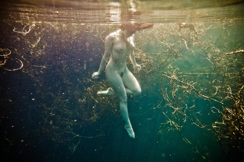 Girls Naked under water