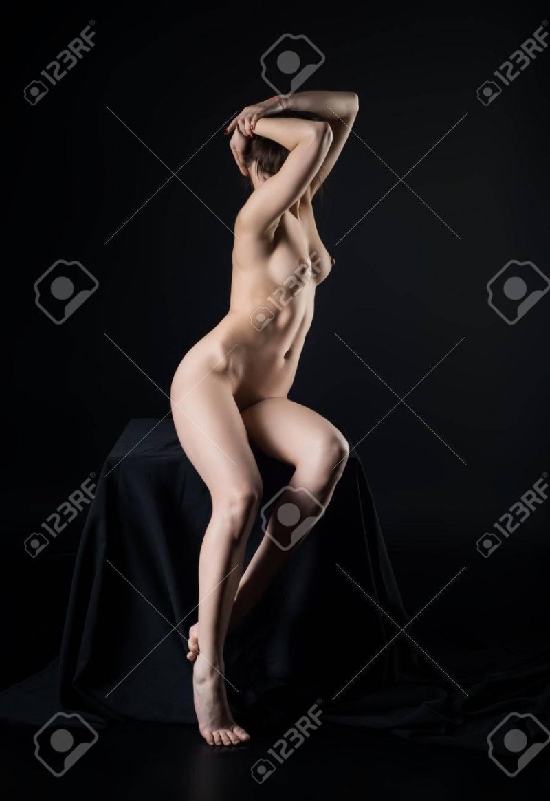 Naked woman on a gray background