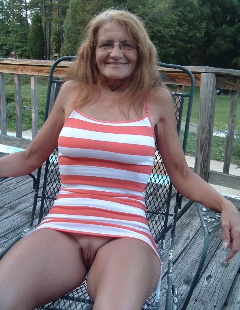 Mature woman without panties