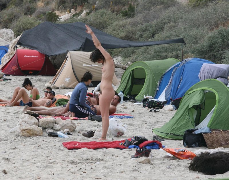 Naked tourism